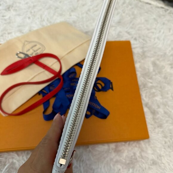 Louis Vuitton x Yayoi Kusama 2023 Monogram Giant Empreinte Neverfull Pouch - Picture 9 of 17